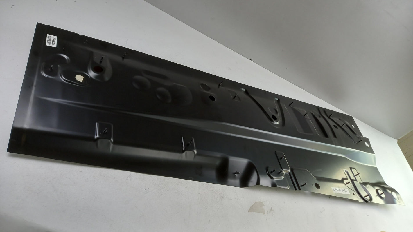 Original MERCEDES-BENZ E-klasse W212 CLS C218 Bodenblech vorne links A2126100360