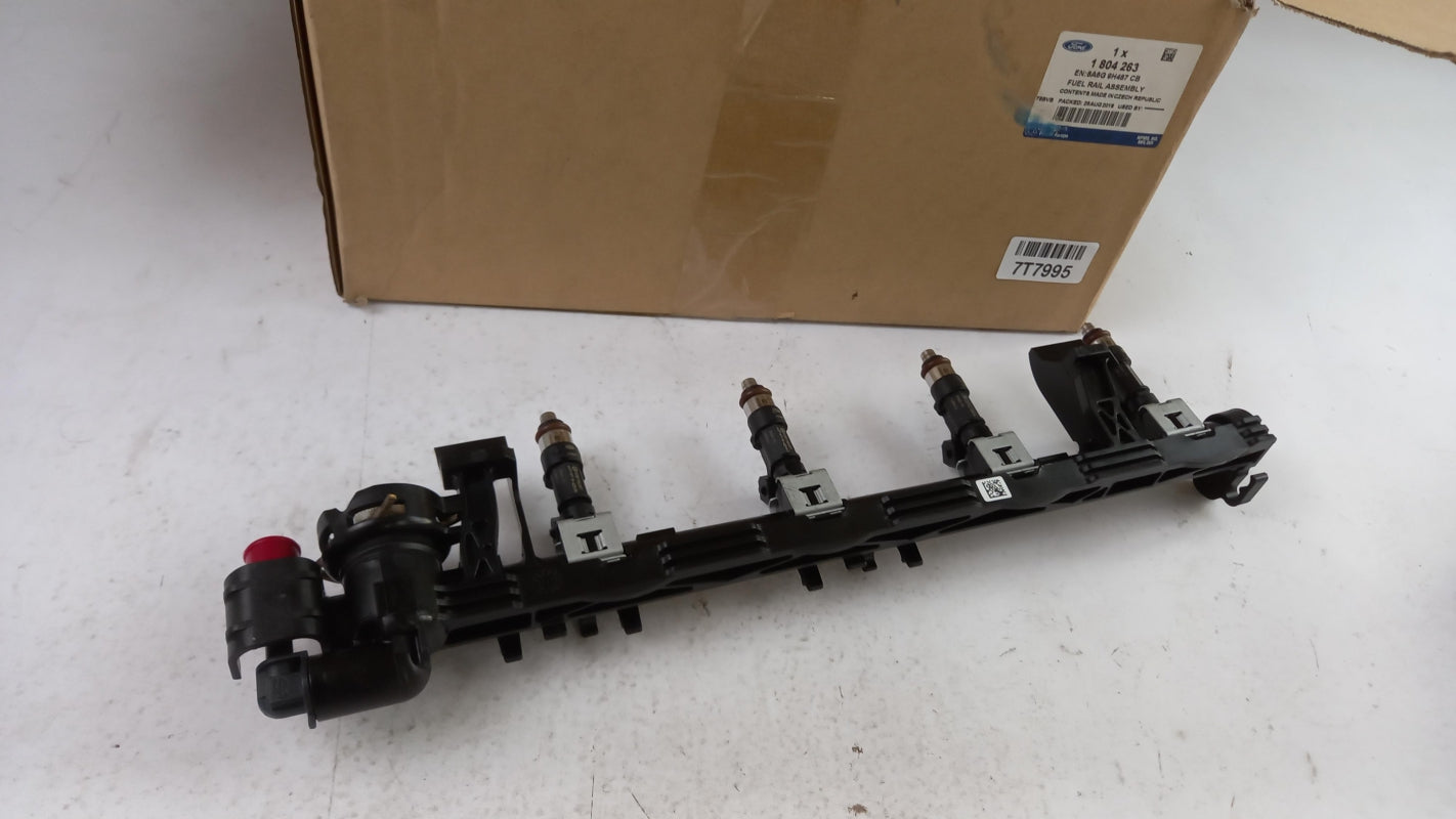 Original OE FORD Kraftstoff Verteilerrohr 1804263