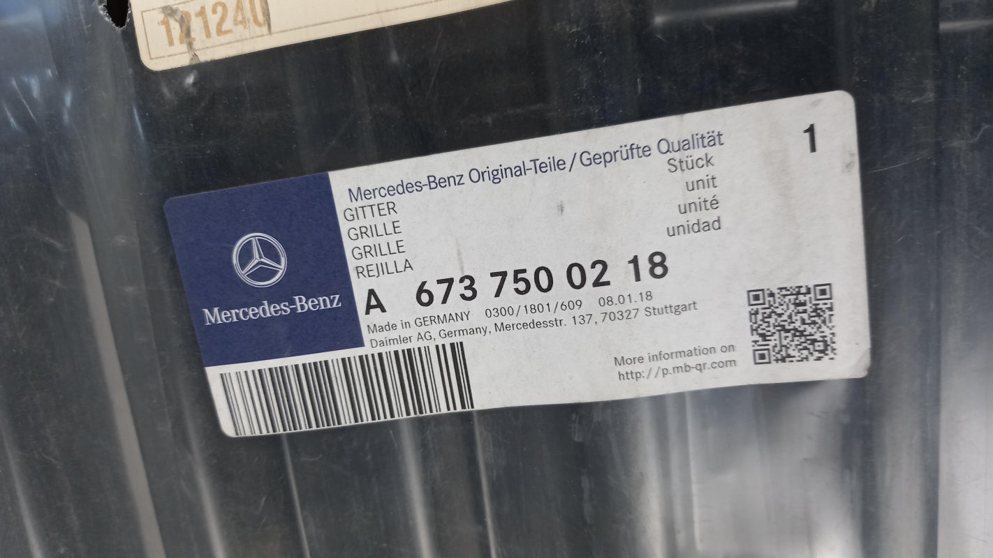 Original OE MERCEDES-BENZ Kühlergitter A6737500218