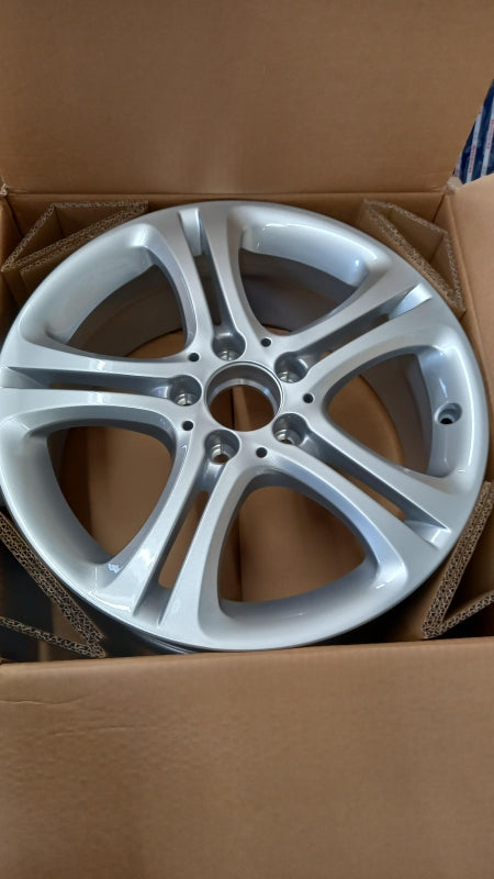 Original MERCEDES-BENZ A B - Klasse 7,5 J x 17 ET 52,5 Felge A24640101009765