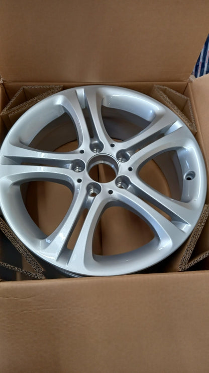 Original MERCEDES-BENZ A B - Klasse 7,5 J x 17 ET 52,5 Felge A24640101009765