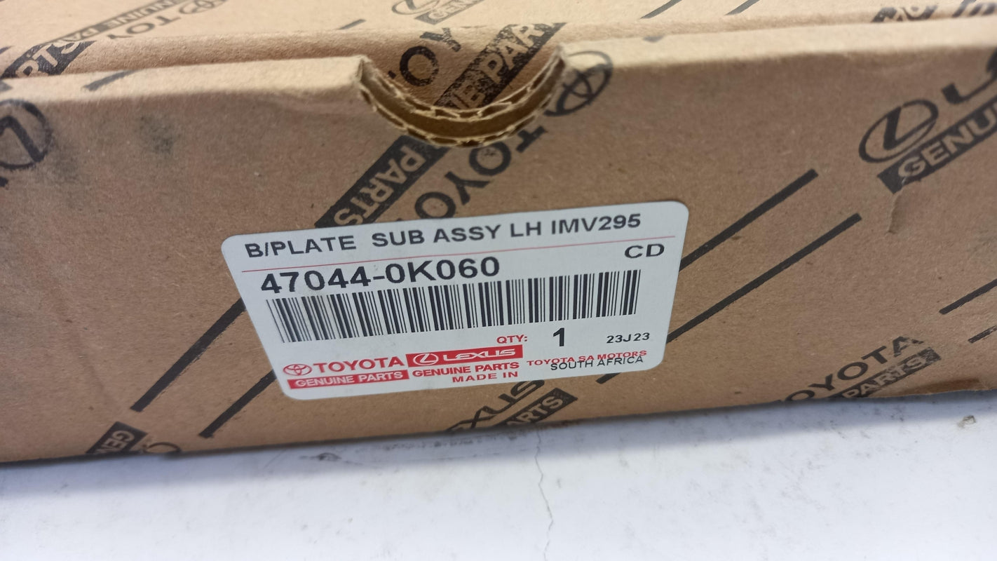 Original TOYOTA Hilux 2005-2015 Bremsscheibe Spritzblech hinten links 470440K060