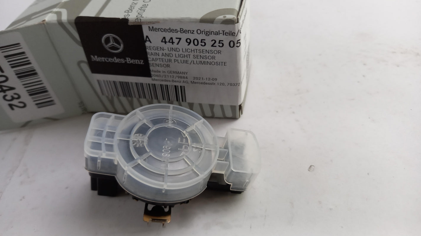 Original MERCEDES-BENZ Vito W447 Regensensor A4479052505