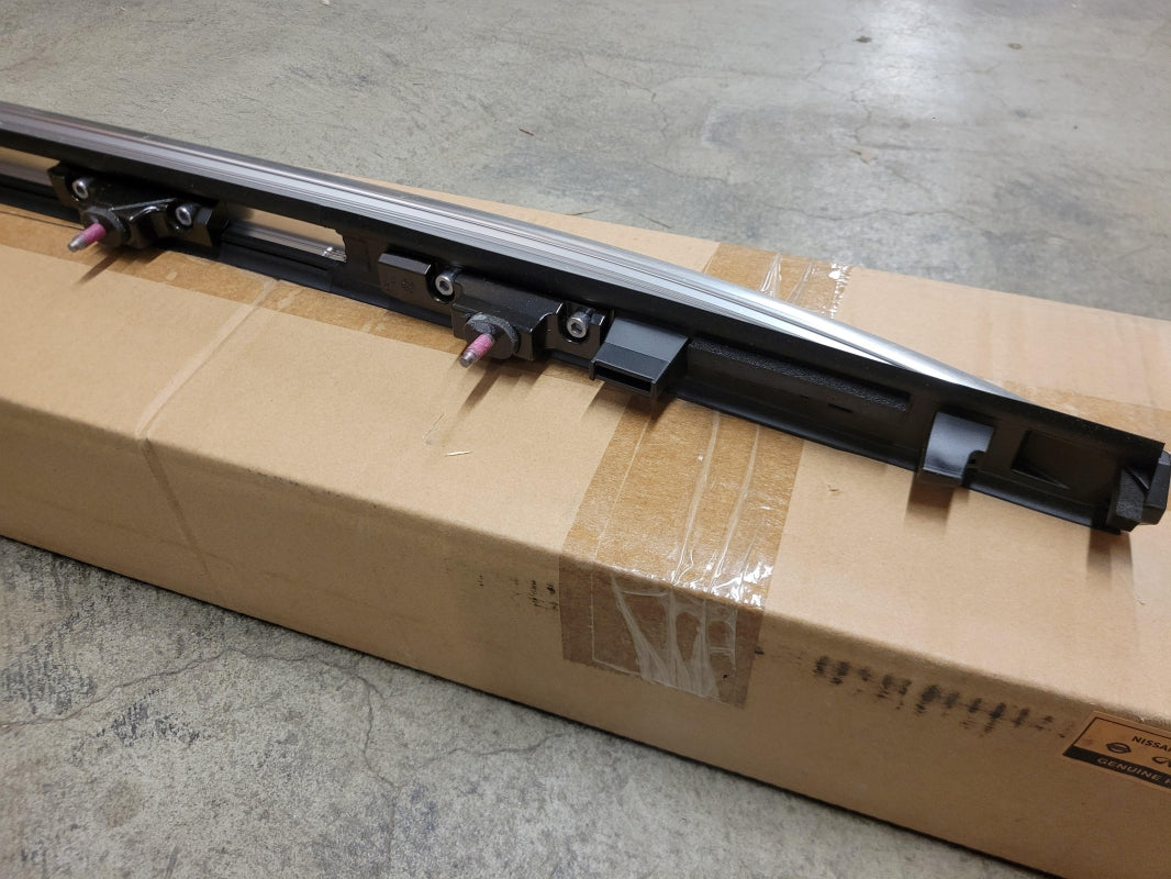 Original NISSAN Q30 (H15E) Dach Führungsschiene 738215DA0A