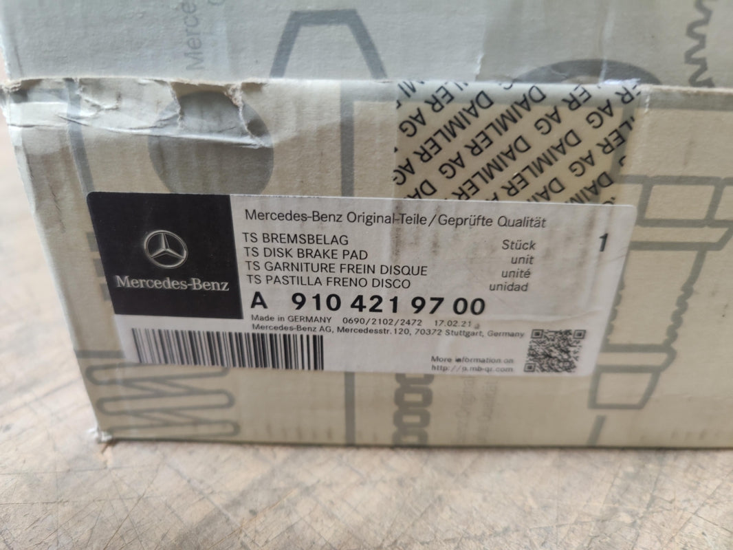 Original MERCEDES-BENZ Sprinter Bremsbeläge A9104219700