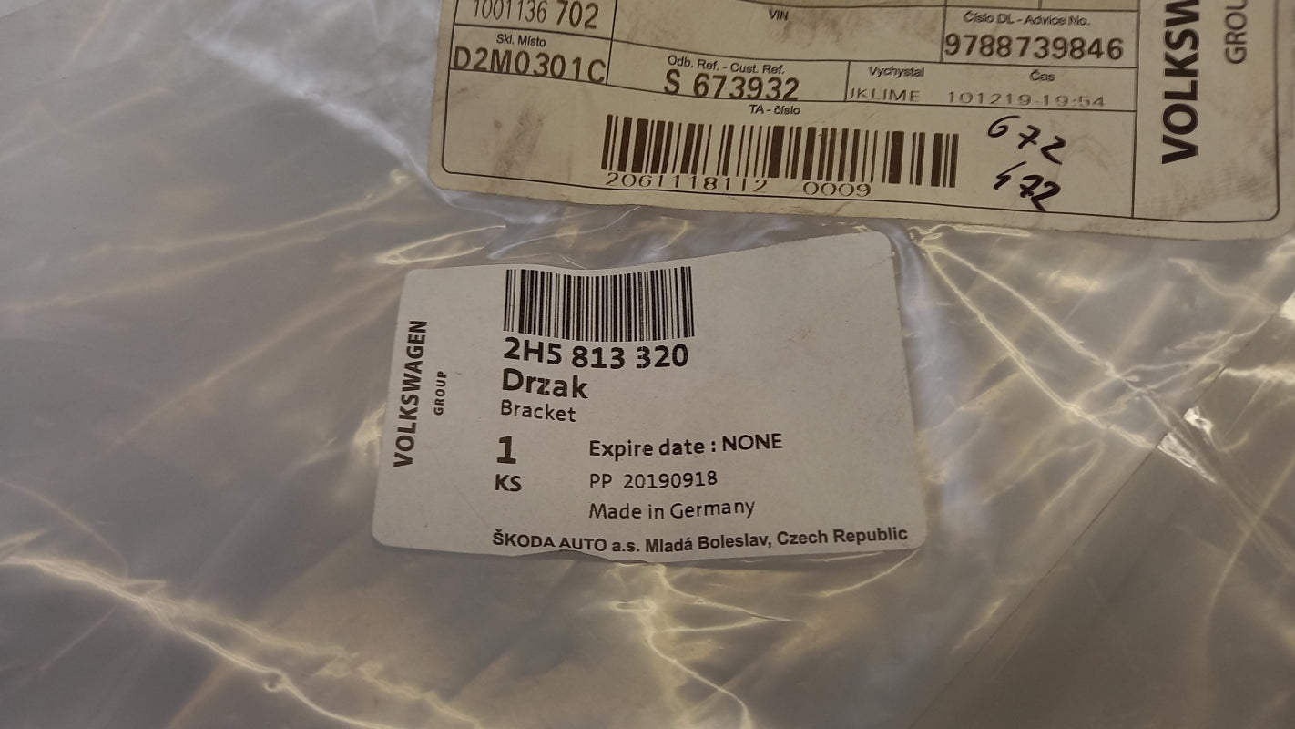 Original VW Amarok 2H 2010-2022 Rücklicht Aufnahme rechts 2H5813320