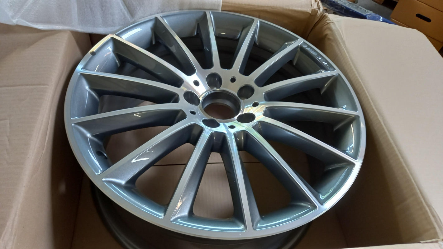 Original MERCEDES-BENZ AMG X156 19