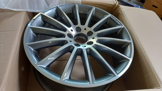 Original MERCEDES-BENZ AMG X156 19" 8Jx19 ET 43,5 Felge A15640128007X21