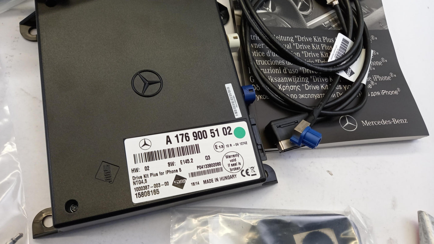Original MERCEDES-BENZ W204 W212 R231 C218 Smartphone Einbausatz A2128200600