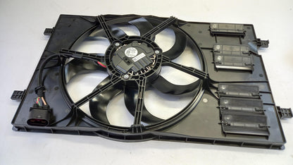 Original AUDI A3 SKODA Octavia Superb VW Golf Motorkühlung Lüfter 5Q0121203CD
