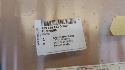 Original OE Volkswagen Fensterführungsschiene 1K9839432D5AP