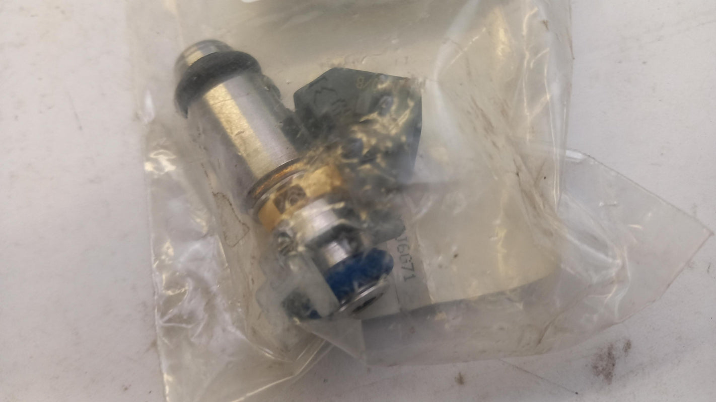Original OE RENAULT Injektor 8201036397