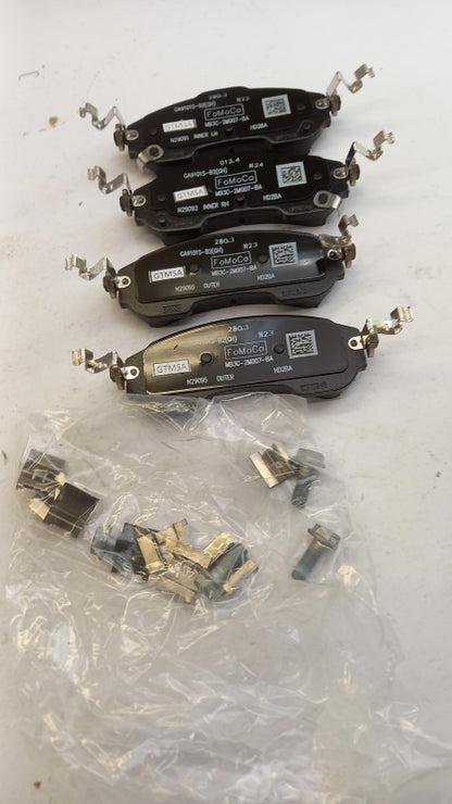 Original OE FORD Bremsbeläge 5886197