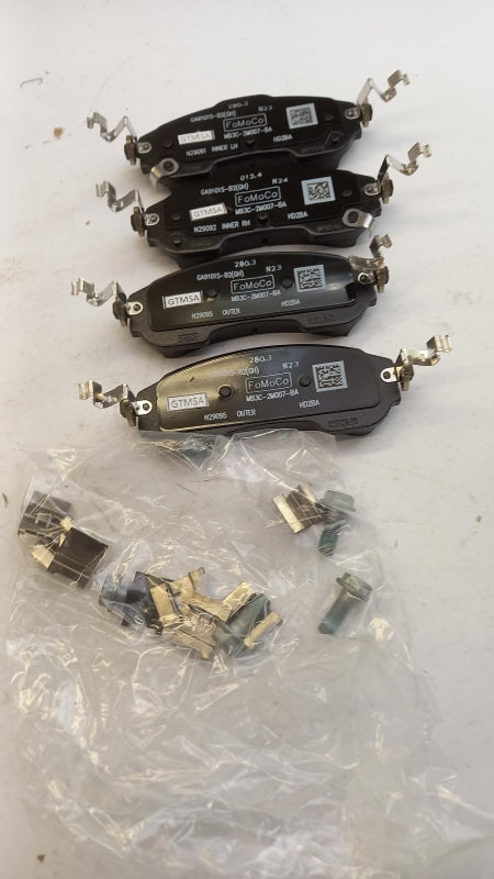 Original OE FORD Bremsbeläge 5886197