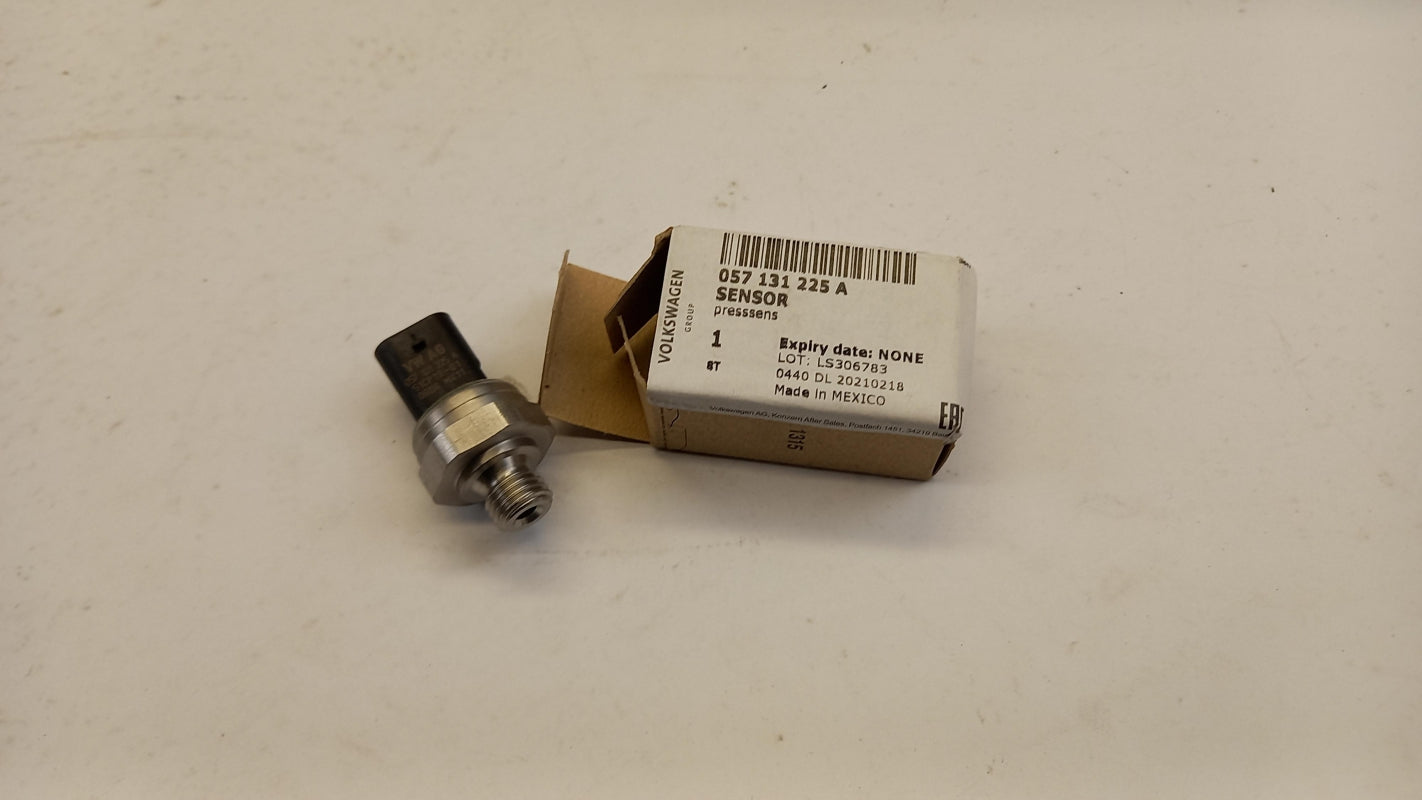 Original OE Volkswagen Kraftstoffdruck Sensor 057131225A