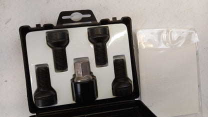 Original MERCEDES-BENZ Radsicherungssatz 4-Stück schwarz M14X1.5X27 A0019901607