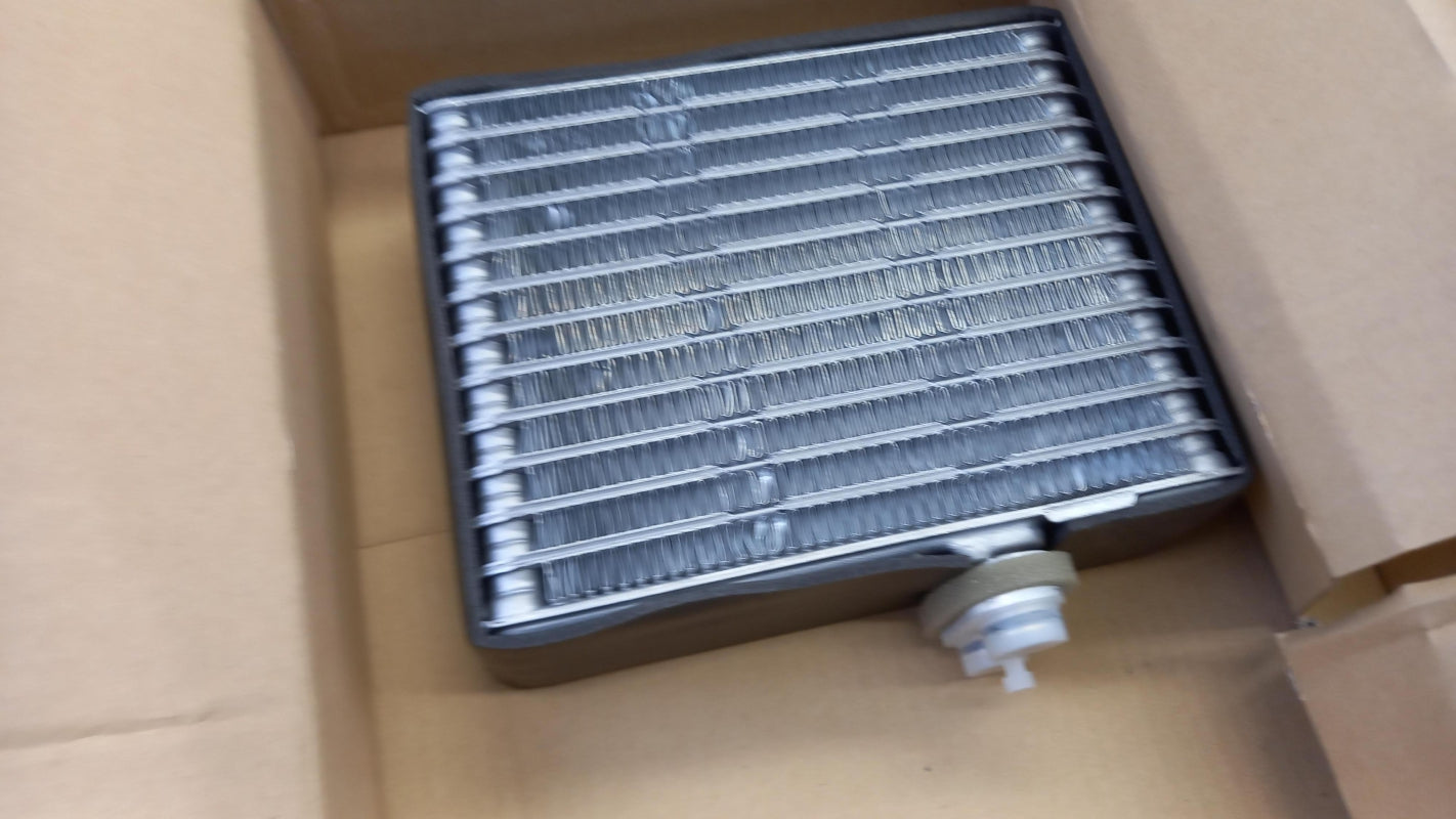 Original MITSUBISHI Pajero Montero Klimaverdampfer MR500667