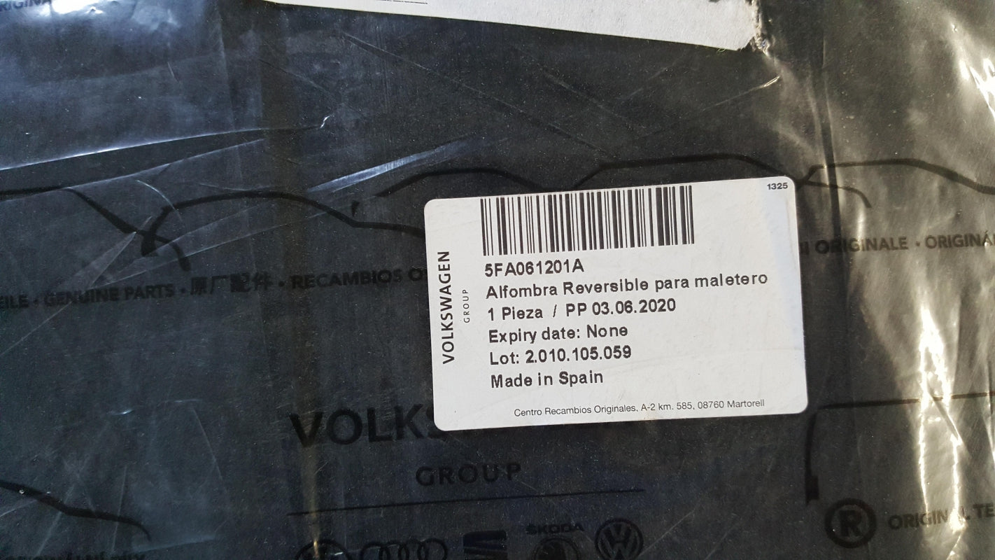 Original OE Volkswagen Kofferraummatte 5FA061201A
