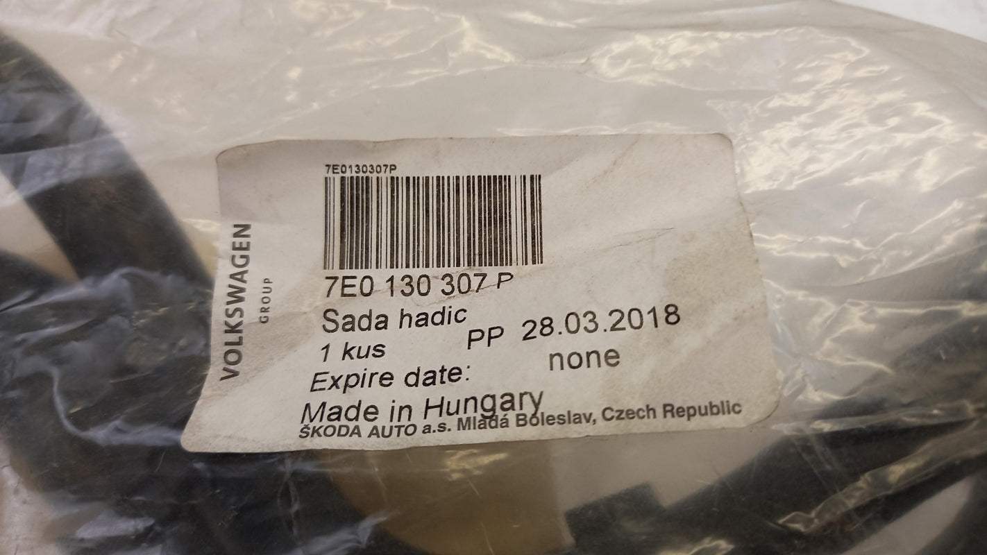 Original OE Volkswagen Kraftstoffschlauch 7E0130307P