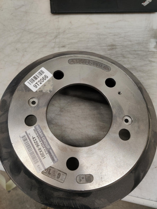 Original NISSAN Cabstar II F23 Bremstrommel hinten 432069X201
