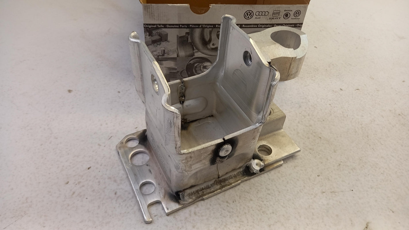 Original AUDI A8 4E 2004-2007 Stossfängerträger Halter vorne rechts 4E0807134AB
