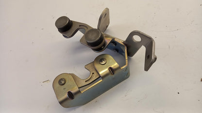 Original OPEL Signum Vectra-C 3.0 DT Schaltzug Halterung 55351919