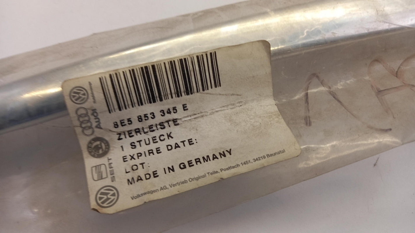 Original AUDI A4 8E Zierleiste für Seitenscheibe hinten links 8E5853345E