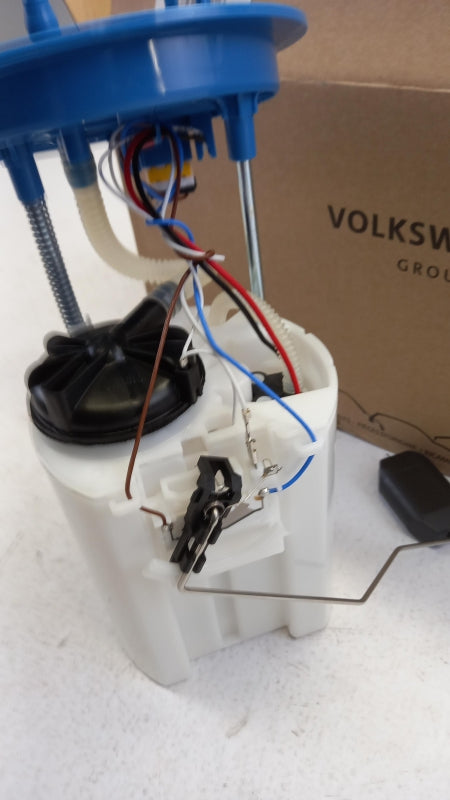 Original OE Volkswagen Kraftstoffvorrat Sensor 2Q0919051F