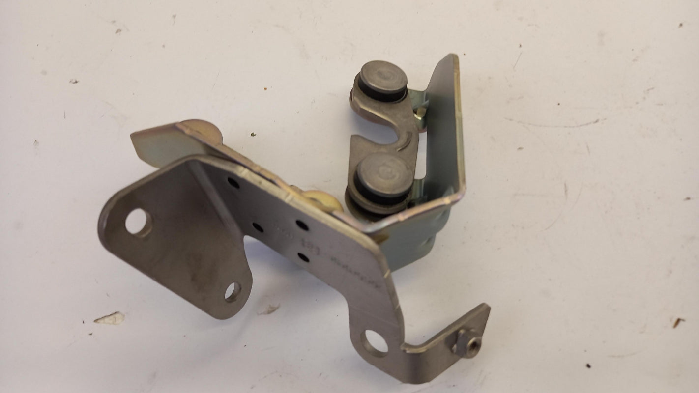 Original OPEL Signum Vectra-C 3.0 DT Schaltzug Halterung 55351919