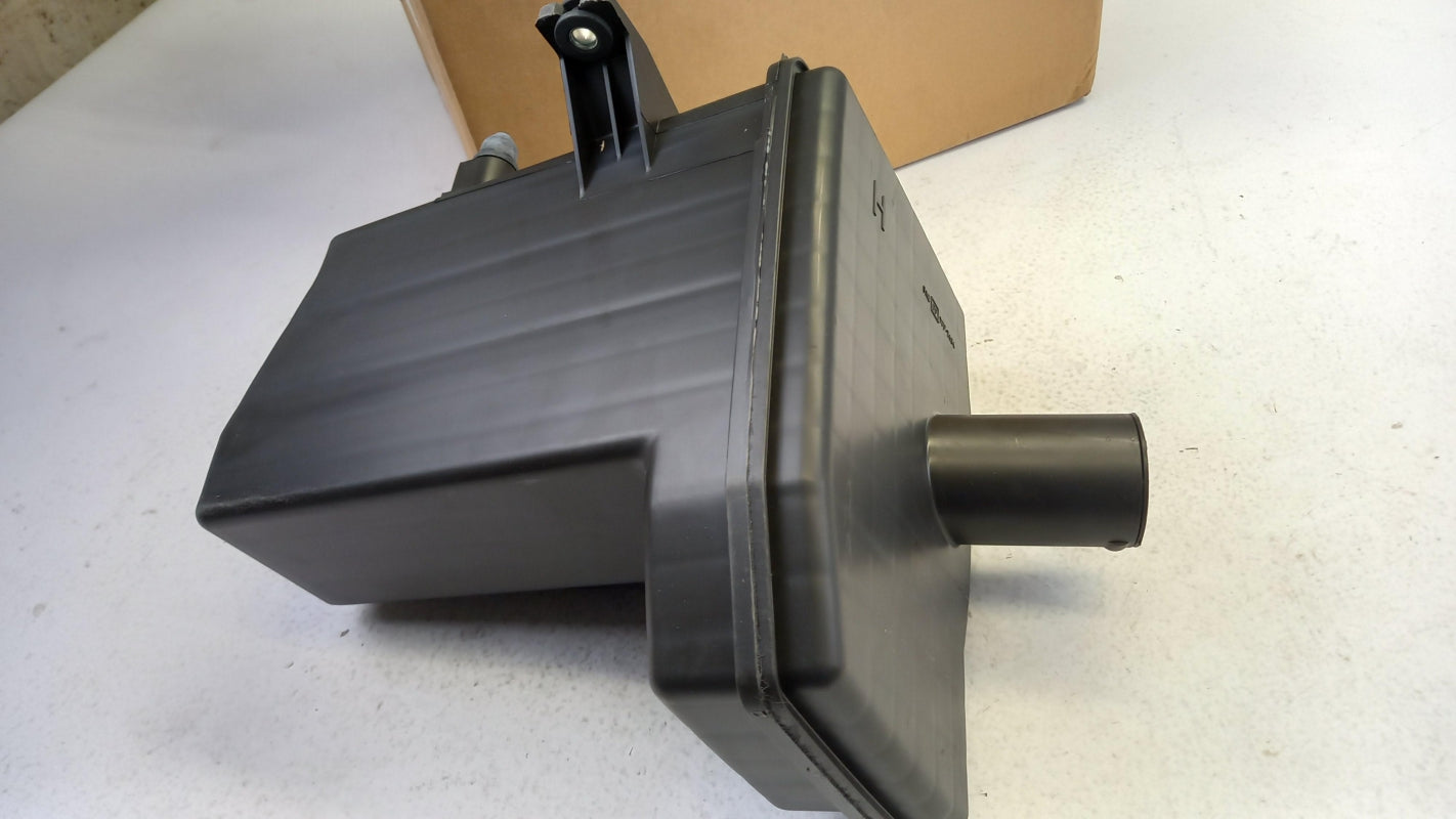 Original OE NISSAN Lufteinlass Resonator 16585BU000