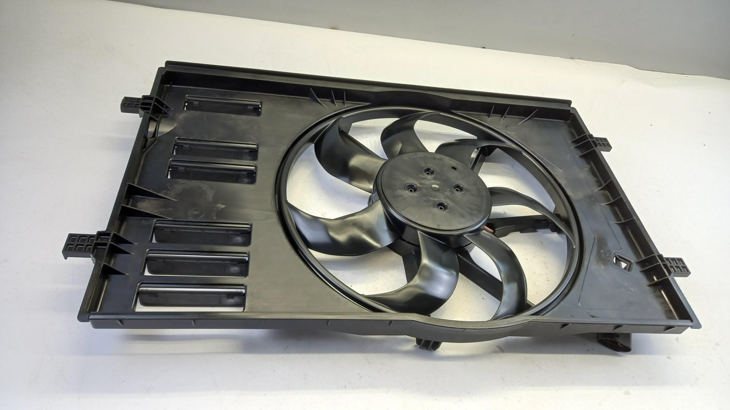 Original AUDI A3 SKODA Octavia Superb VW Golf Motorkühlung Lüfter 5Q0121203CD