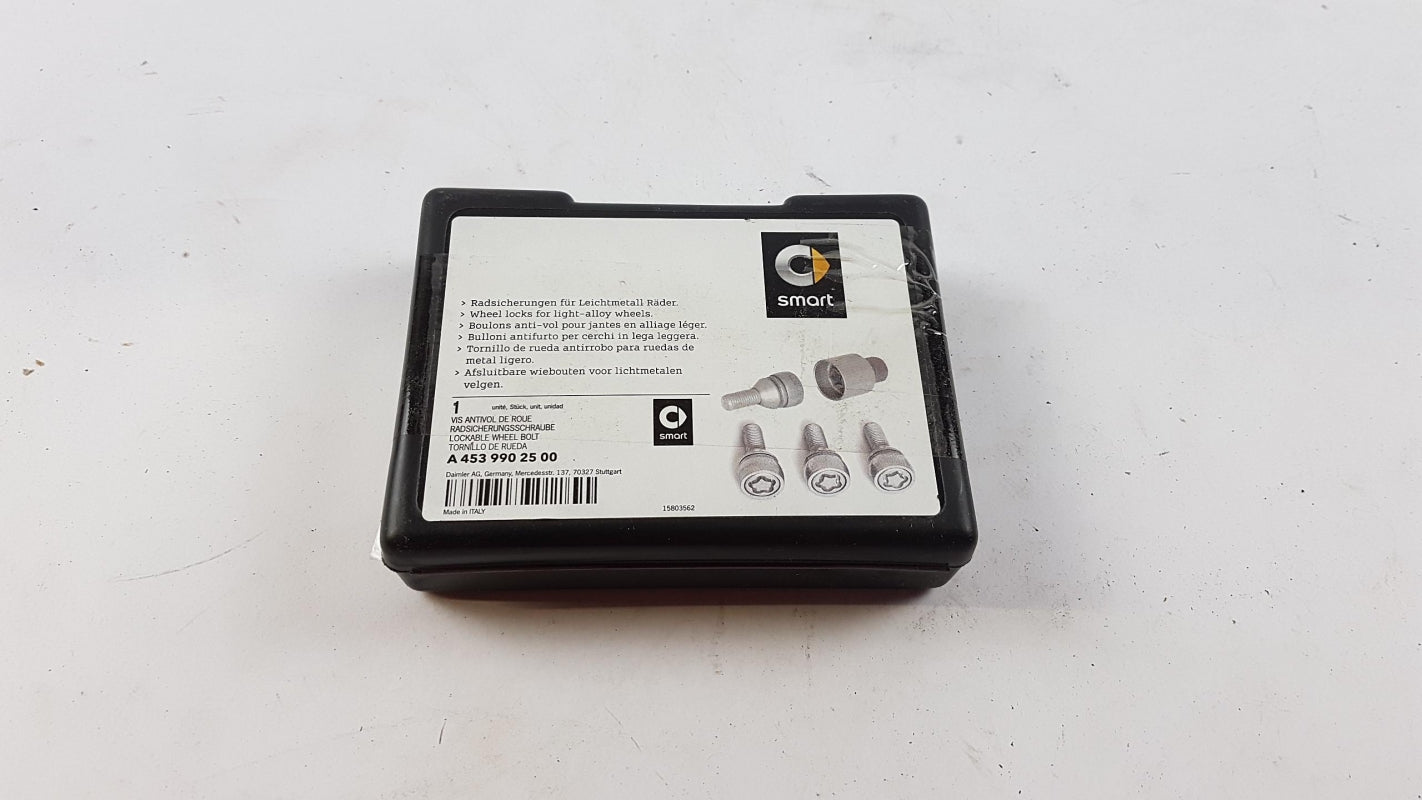 Original OE MERCEDES-BENZ Radschraube A4539902500