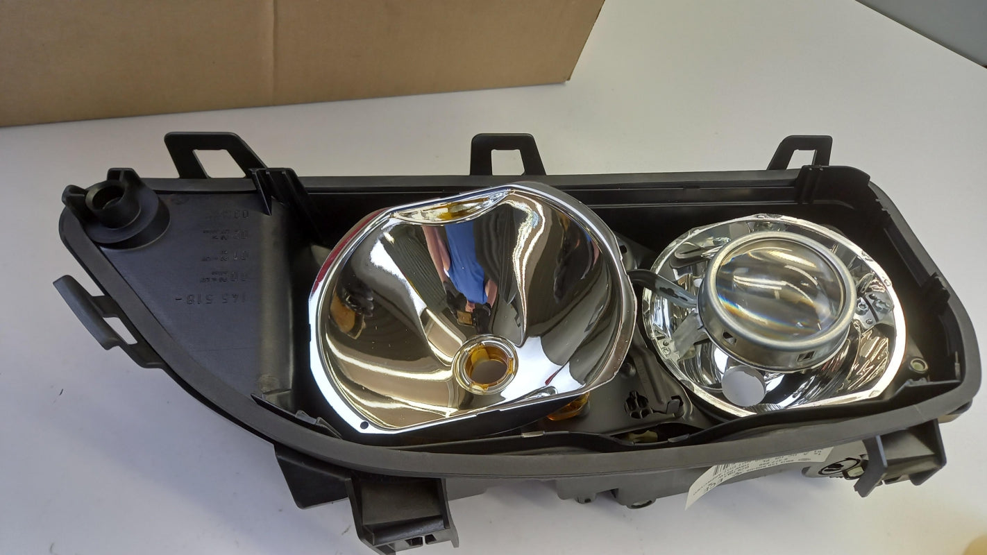 Original BMW 5er E39 Scheinwerfergehäuse mit Einsatz rechts 63128377990