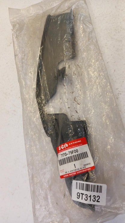 Original OE SUZUKI Kühler Abweiser 7171375F00000