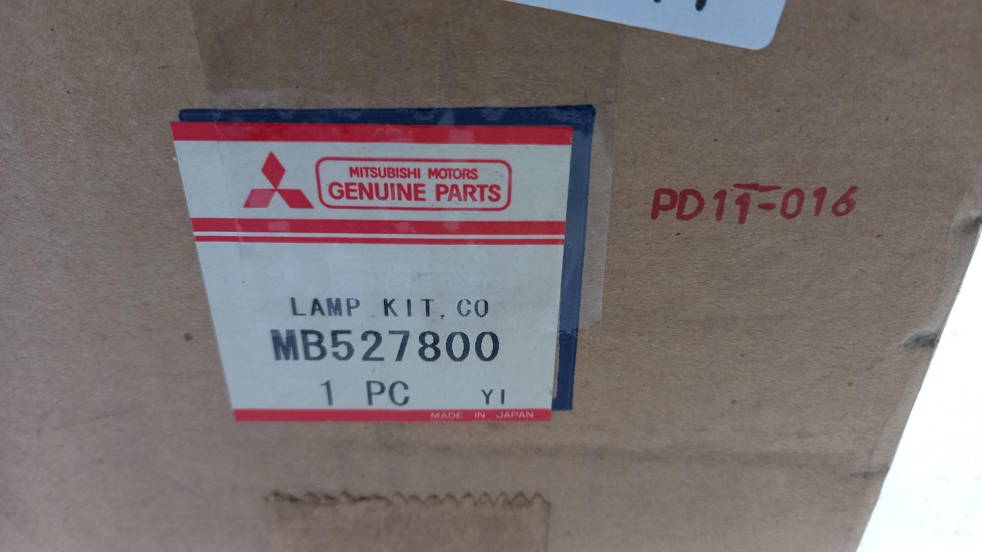 Original MITSUBISHI Space Wagon (1986-1990) Heckleuchte hinten links MB527800