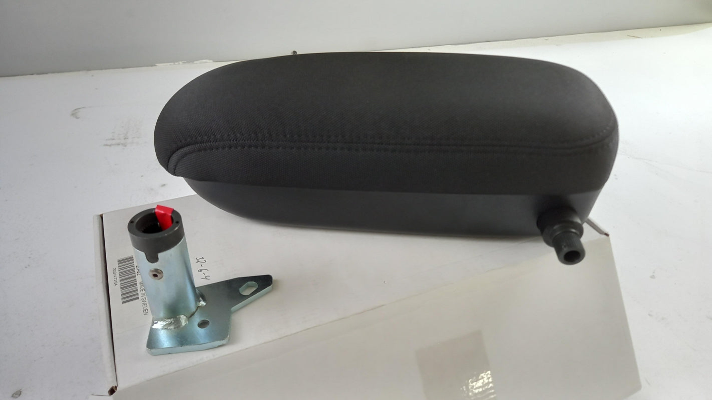 Original HYUNDAI I20 C8 2014-2018 Armlehne C8161ADE00