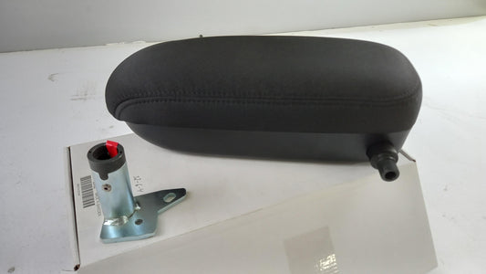 Original HYUNDAI I20 C8 2014-2018 Armlehne C8161ADE00