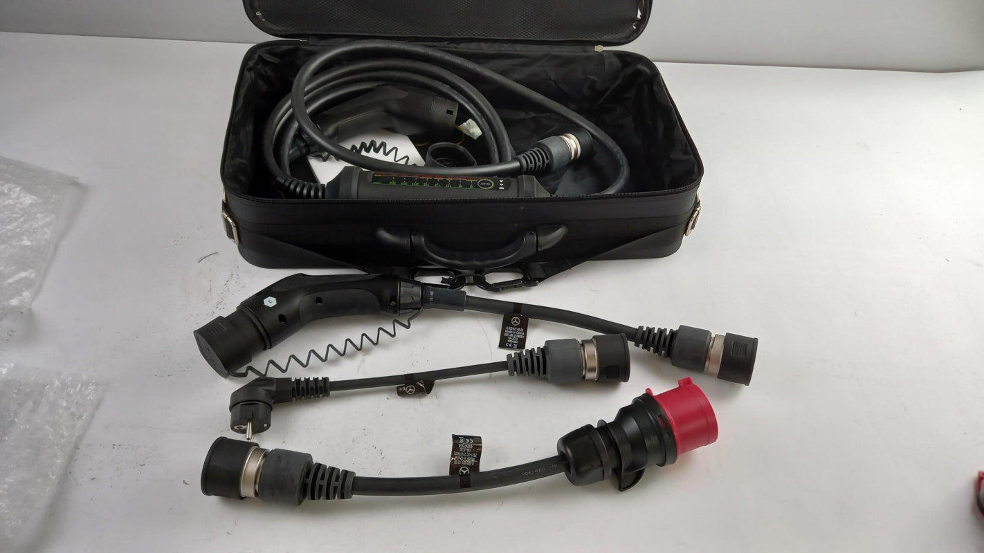 Original MERCEDES-BENZ Flexibles Ladesystem + Adapter 32A/3-phasig A2979820700