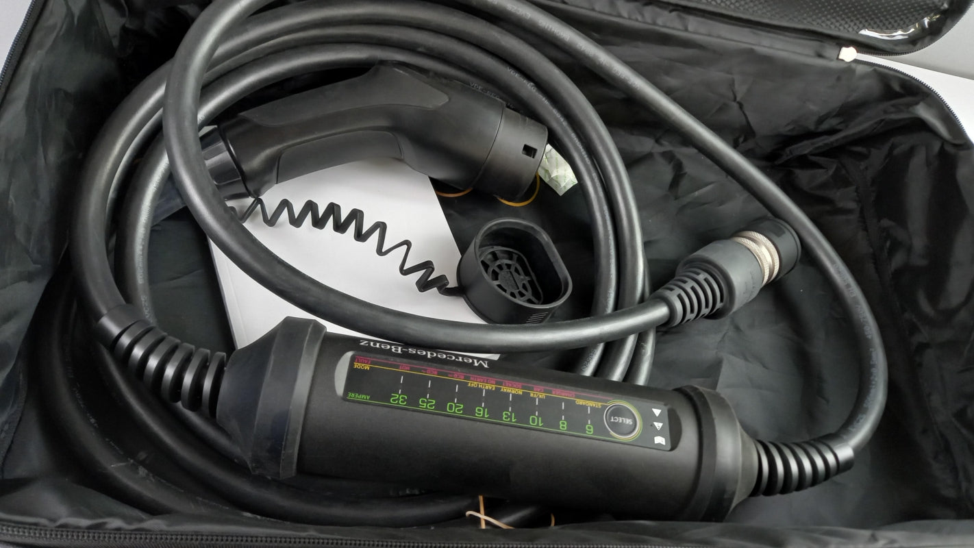 Original MERCEDES-BENZ Flexibles Ladesystem + Adapter 32A/3-phasig A2979820700