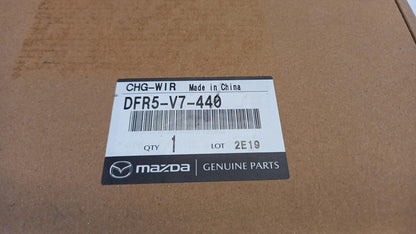 Original MAZDA CX-30 2019> Kabelloses Ladegerät - 2WD für Smartphones DFR5V7440