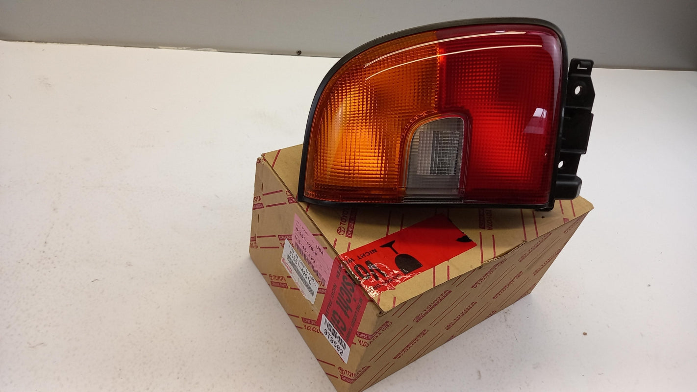 Original OE TOYOTA Heckleuchte Streuscheibe 8155142010