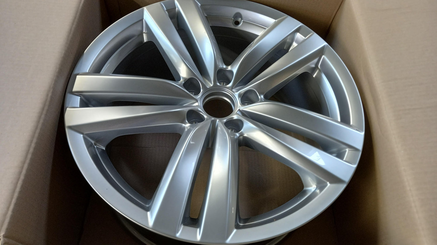 Original VW Passat (2011-2015) Eos (2011-2016) 8Jx18 Felge 3AA601025H88Z