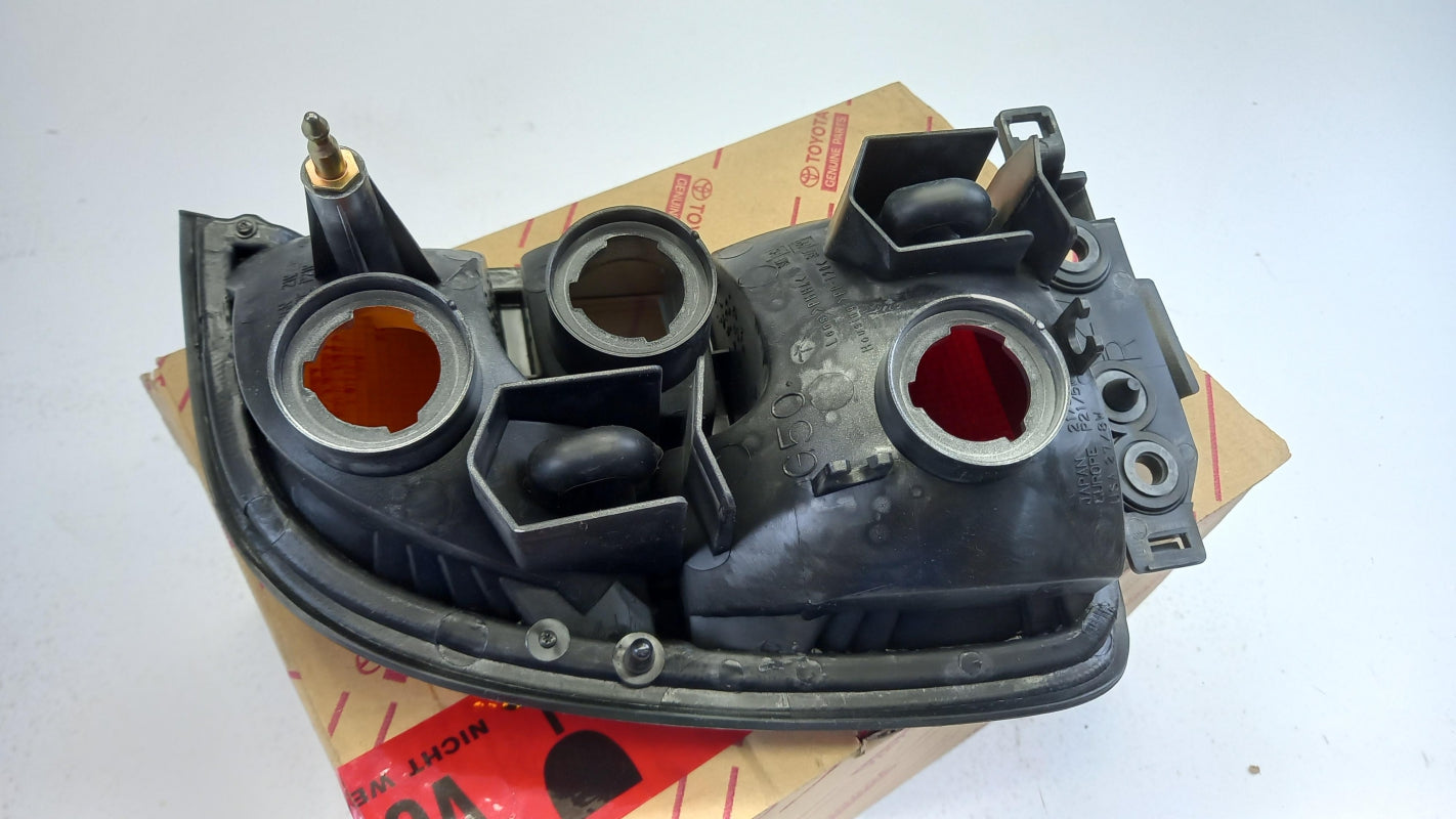 Original OE TOYOTA Heckleuchte Streuscheibe 8155142010