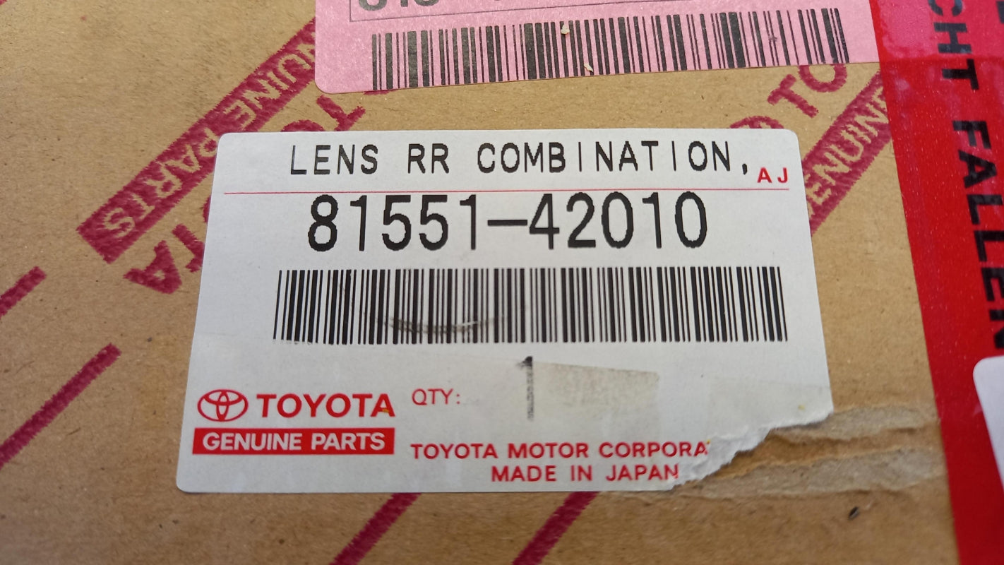 Original OE TOYOTA Heckleuchte Streuscheibe 8155142010