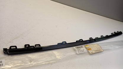 Original VW Passat B8 Stoßstangen Verkleidung schwarz mitten vorne 3G0853245E041