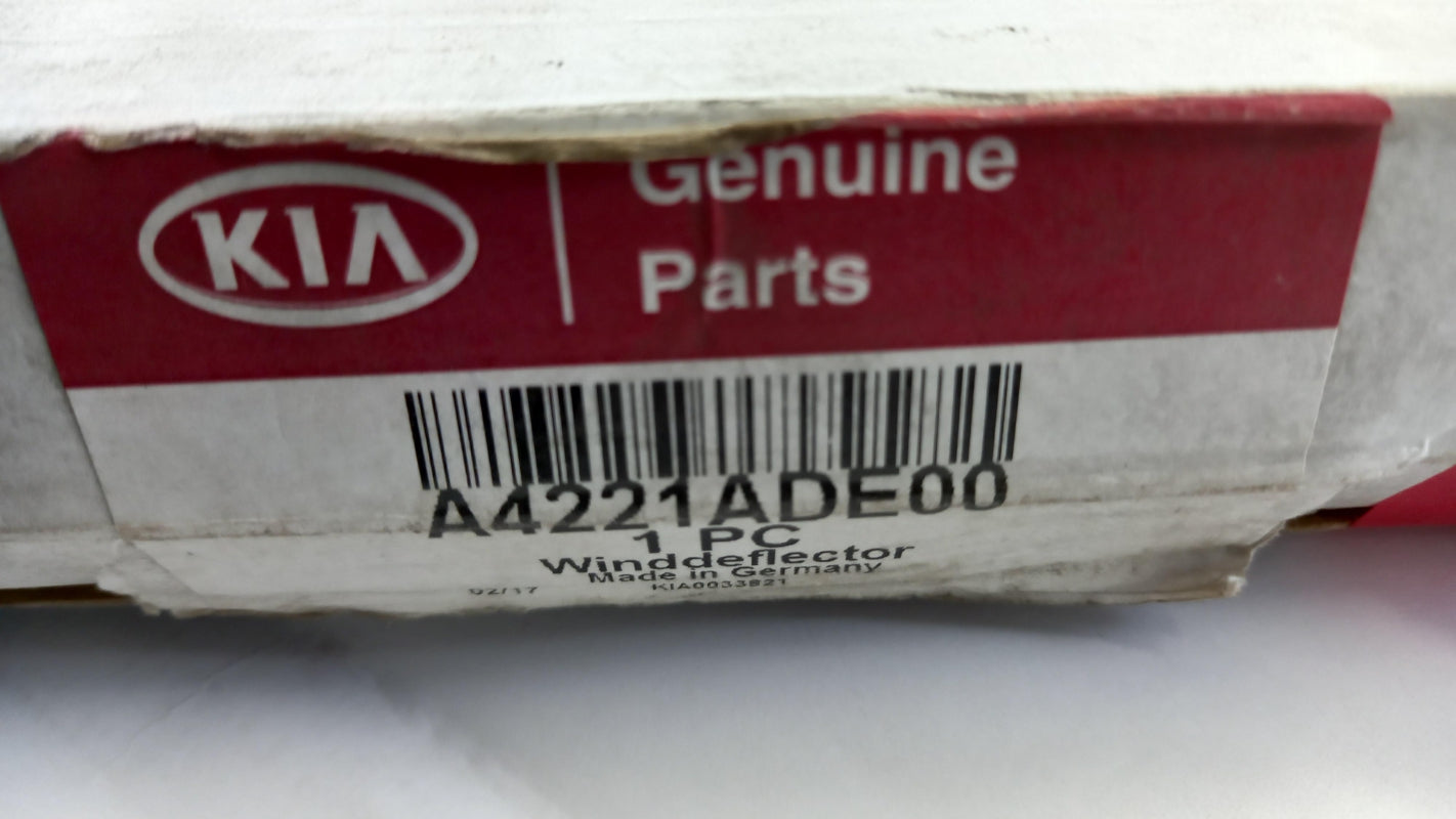 Original OE HYUNDAI/KIA Windabweiser A4221ADE00