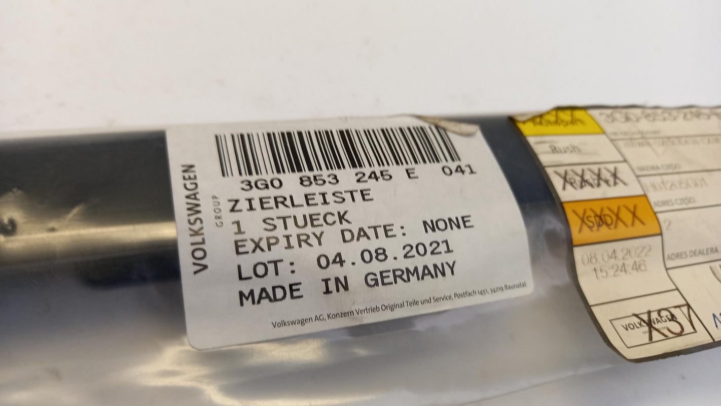 Original VW Passat B8 Stoßstangen Verkleidung schwarz mitten vorne 3G0853245E041