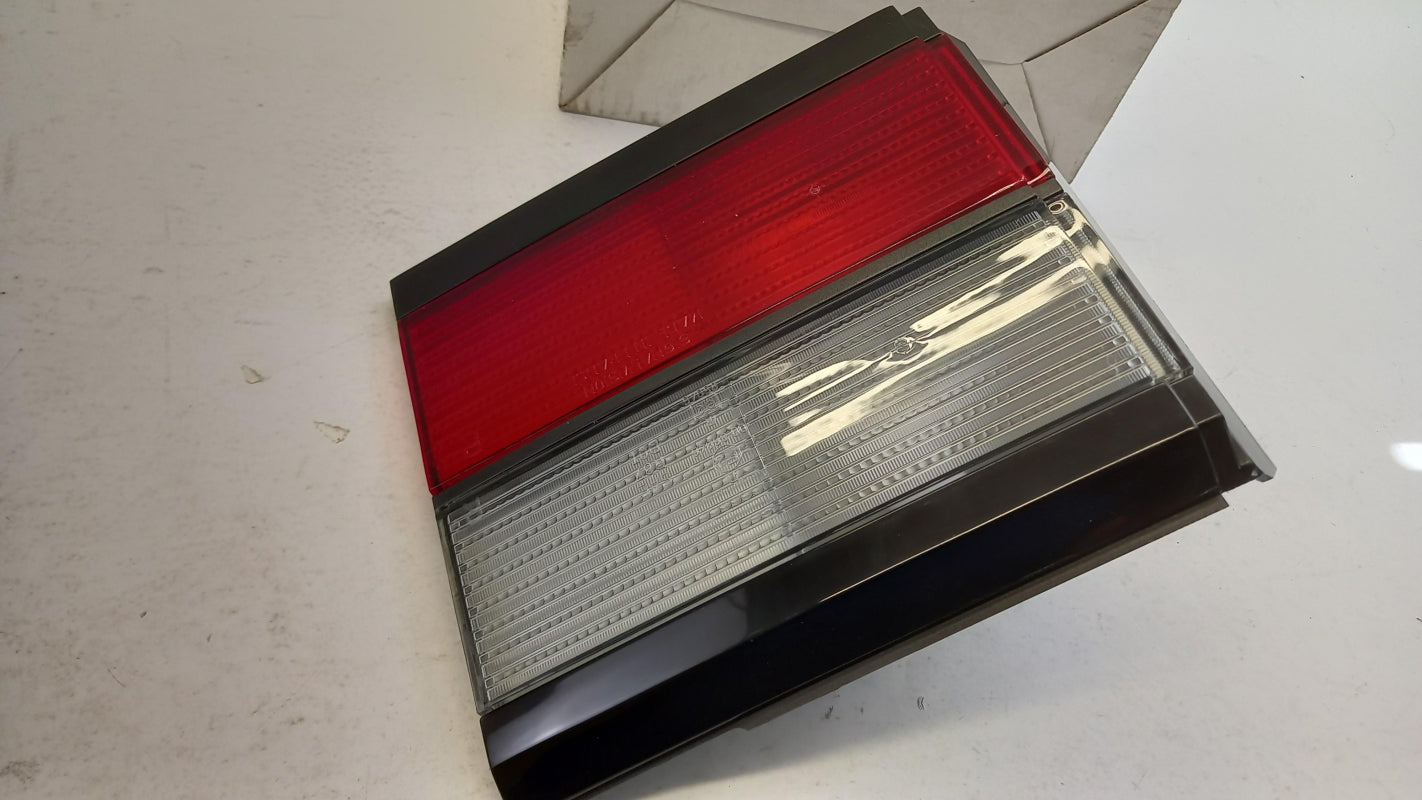Original VW Passat B3 Heckleuchte Rücklicht innen rechts 333945108