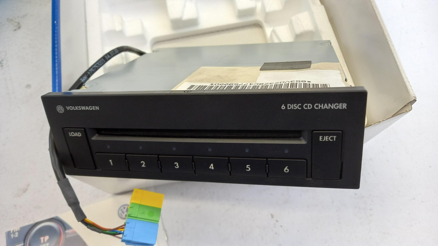 Original VW Golf Bora Sharan CD-Wechsler 6-Disc 3B7057110