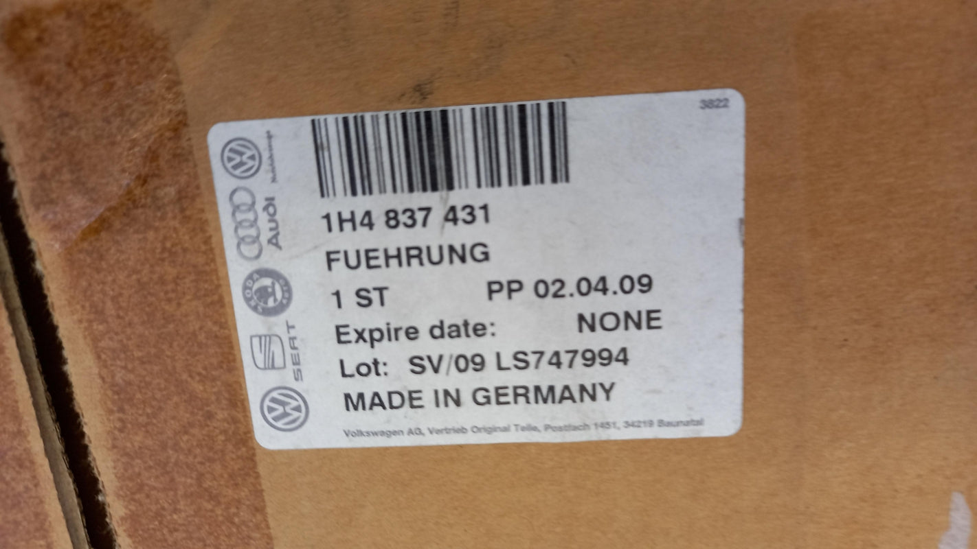 Original VW Golf 3 1H Fensterführungsschiene vorne links 1H4837431